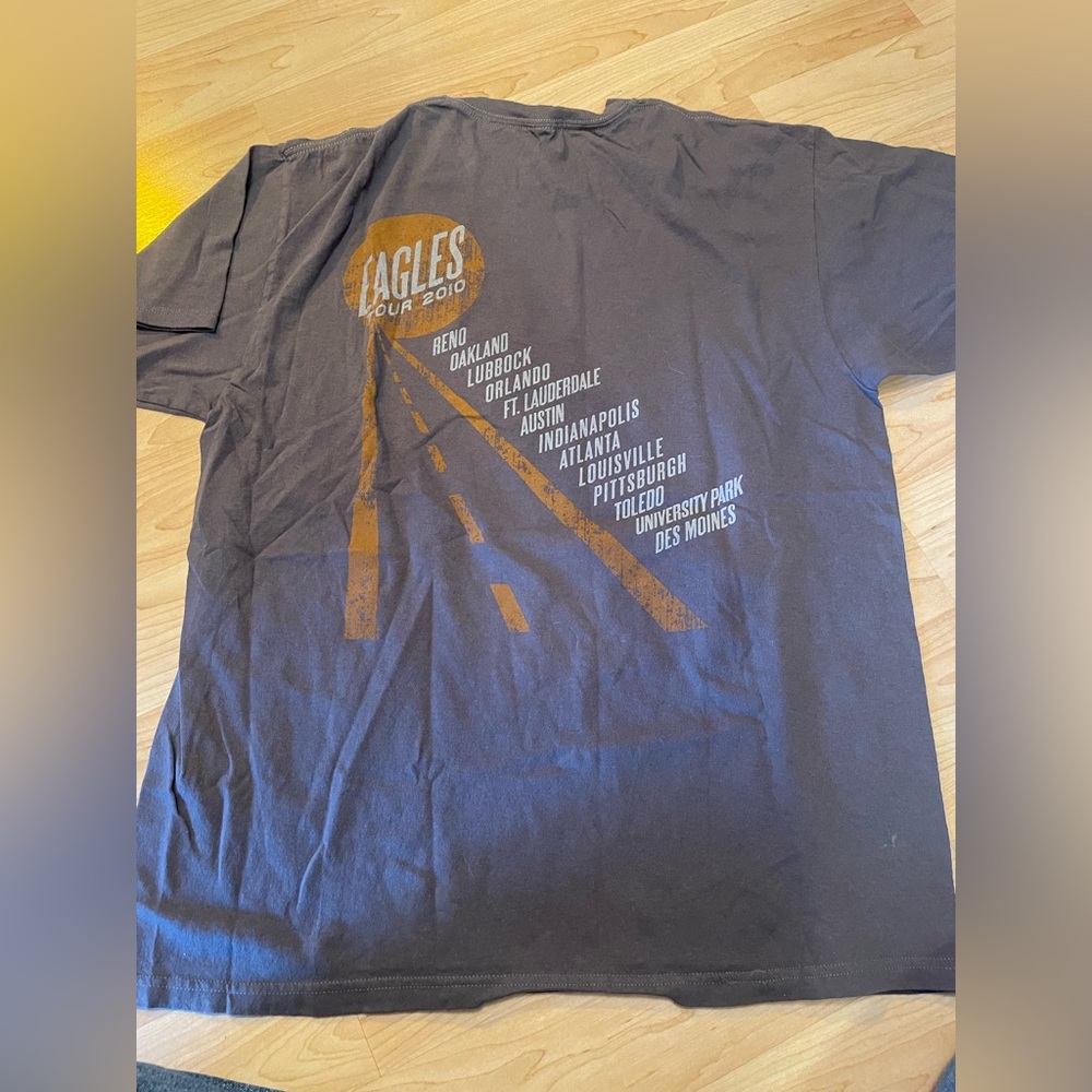 Eagles 2010 tour shirt - Picture 2 of 3